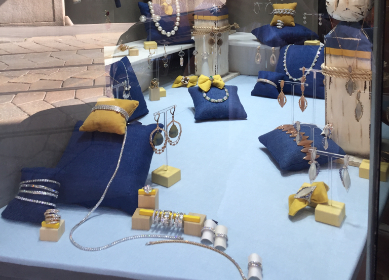 Bracciali e anelli in oro