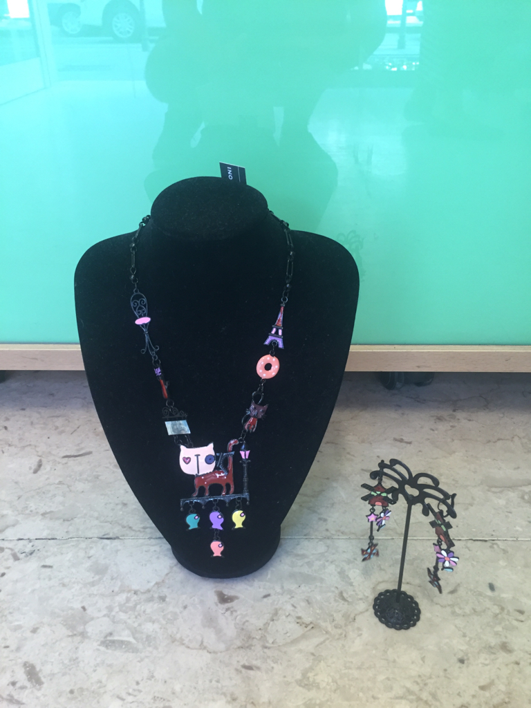 Collana con latta smaltata