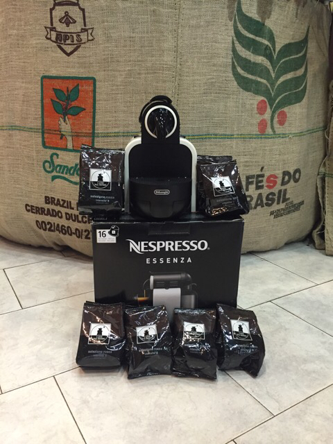 Macchina caffè Nespresso più 150 capsule "Caffè dal Mondo"